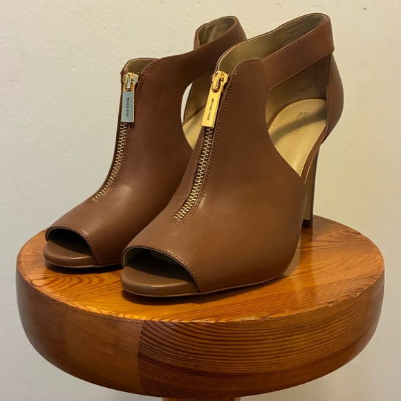 Michael Kors Leather Luggage Heels - Tan Brown - Picture 1 of 7